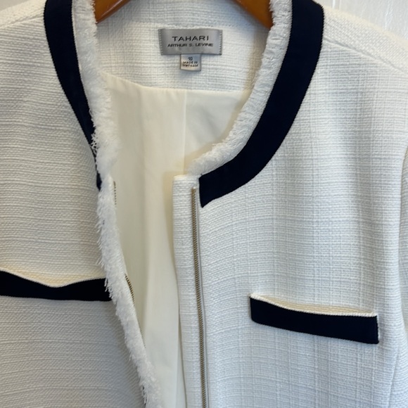 Tahari Zippered Jacket - Size 10 - Picture 3 of 5